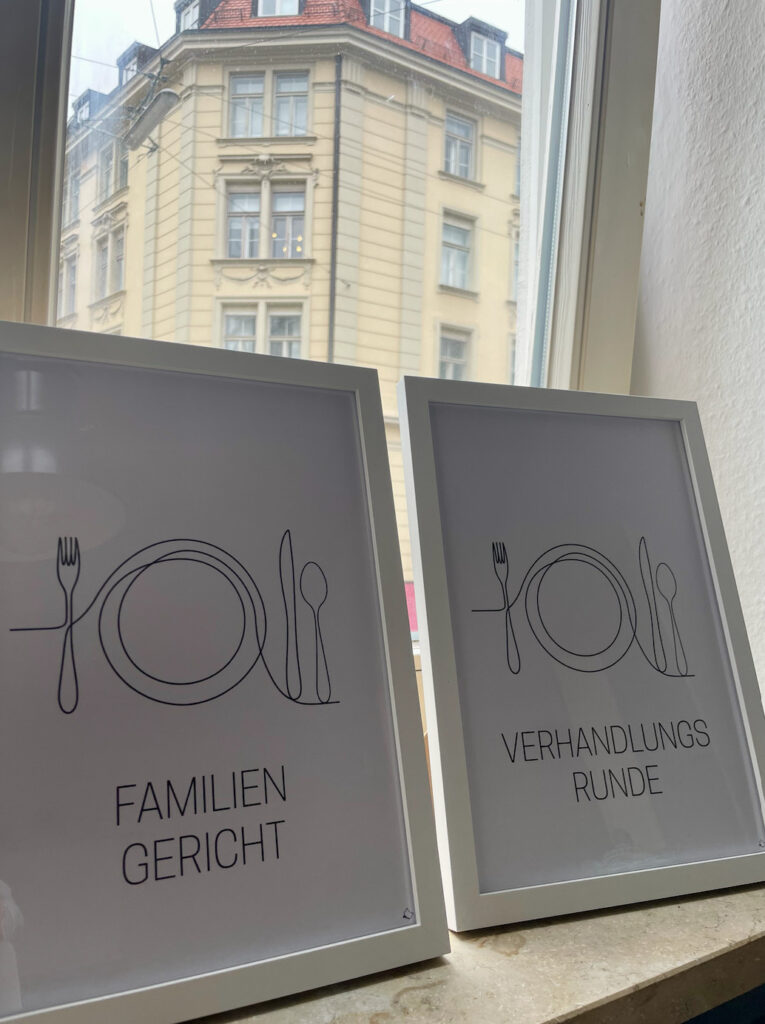 a4 poster mit coolen Familiensprüchen zur Küche zum Ausdrucken