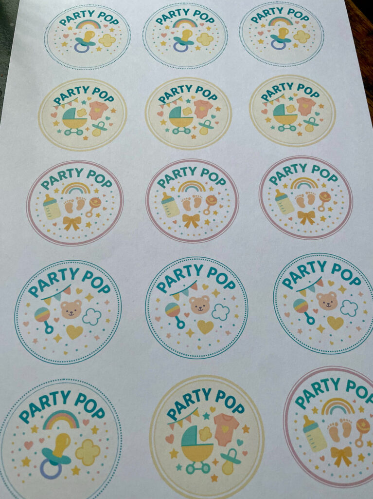 Babyparty Geschenkidee mit Stickern zum Ausdrucken für Popcorn