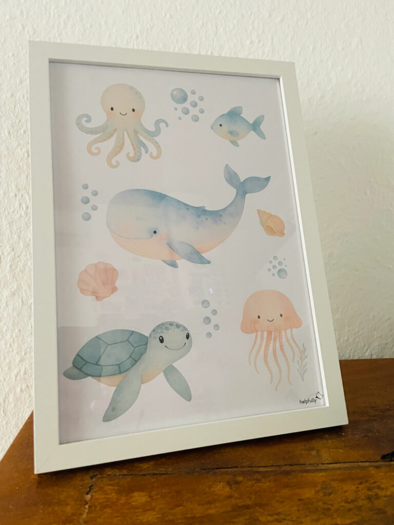 Wandbild im A4 Format mit pastellligen Aquarellmeerestieren fürs Babyzimmer als Deko