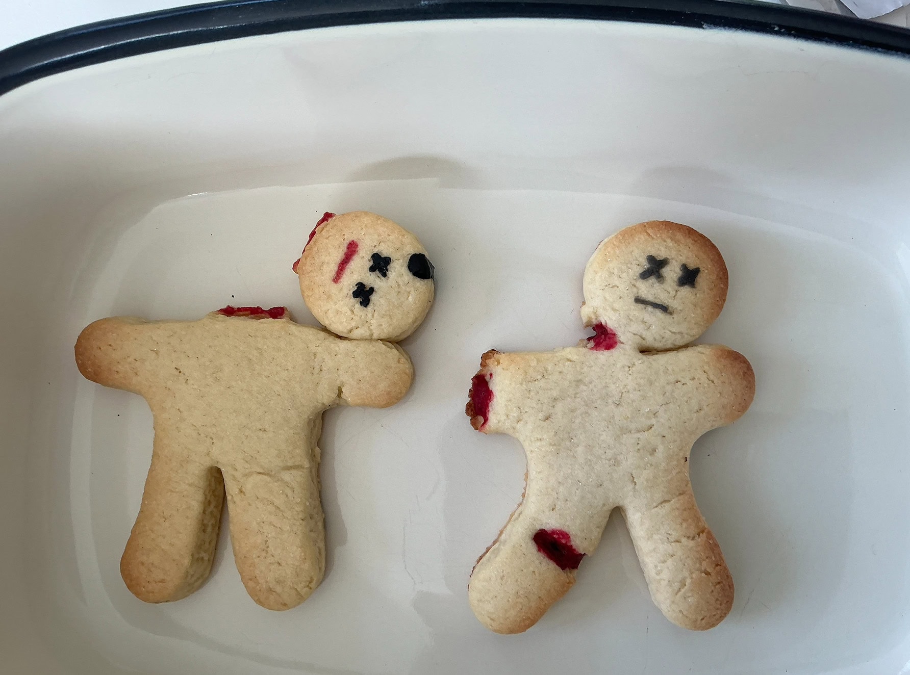 Einfacher Keks-Teig für Halloween "Grusel Kekse" - helpfully.de Einfacher Keks-Teig für Halloween "Grusel Kekse" - helpfully.de