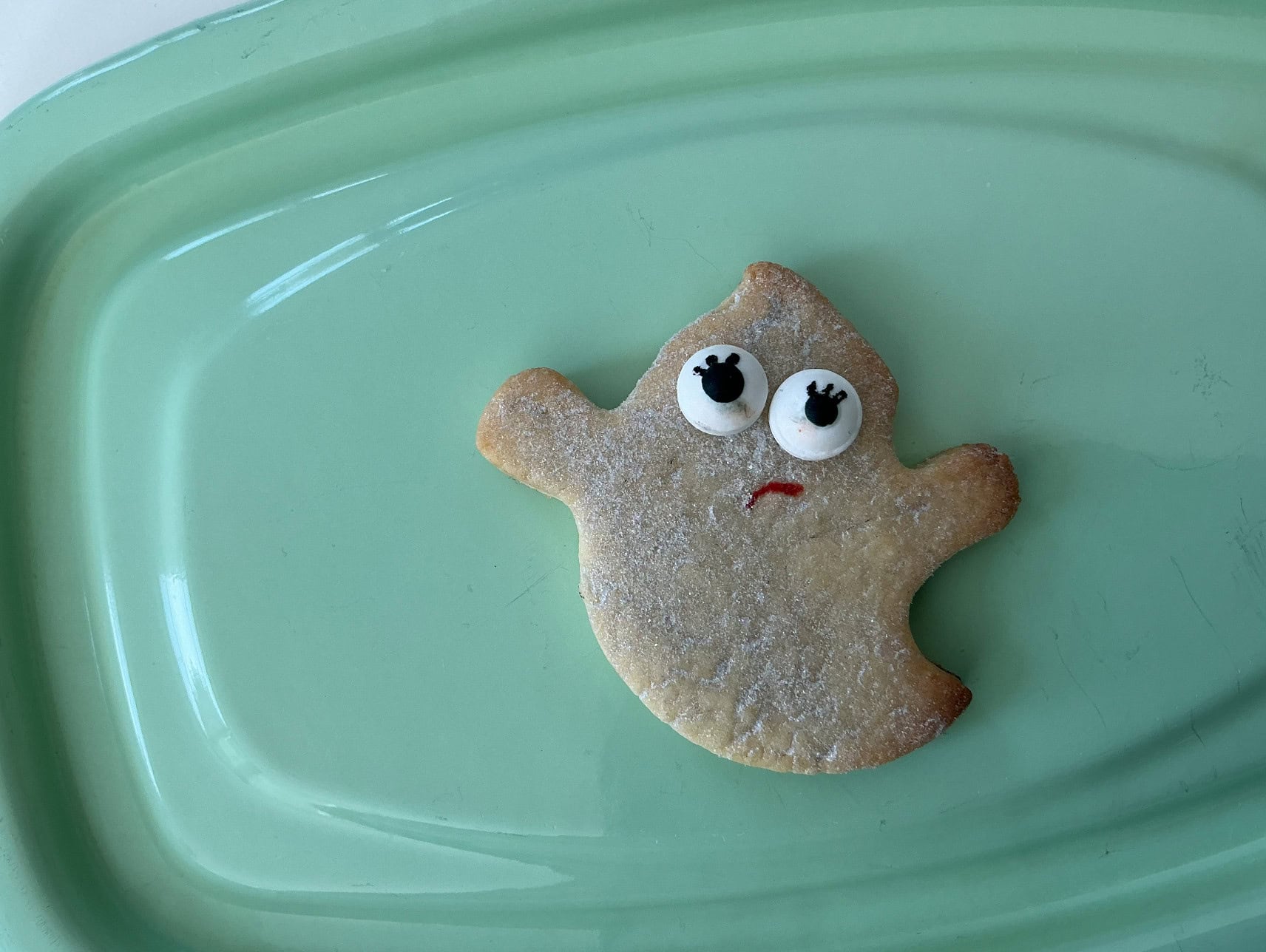 Einfacher Keks-Teig für Halloween "Grusel Kekse" - helpfully.de Einfacher Keks-Teig für Halloween "Grusel Kekse" - helpfully.de