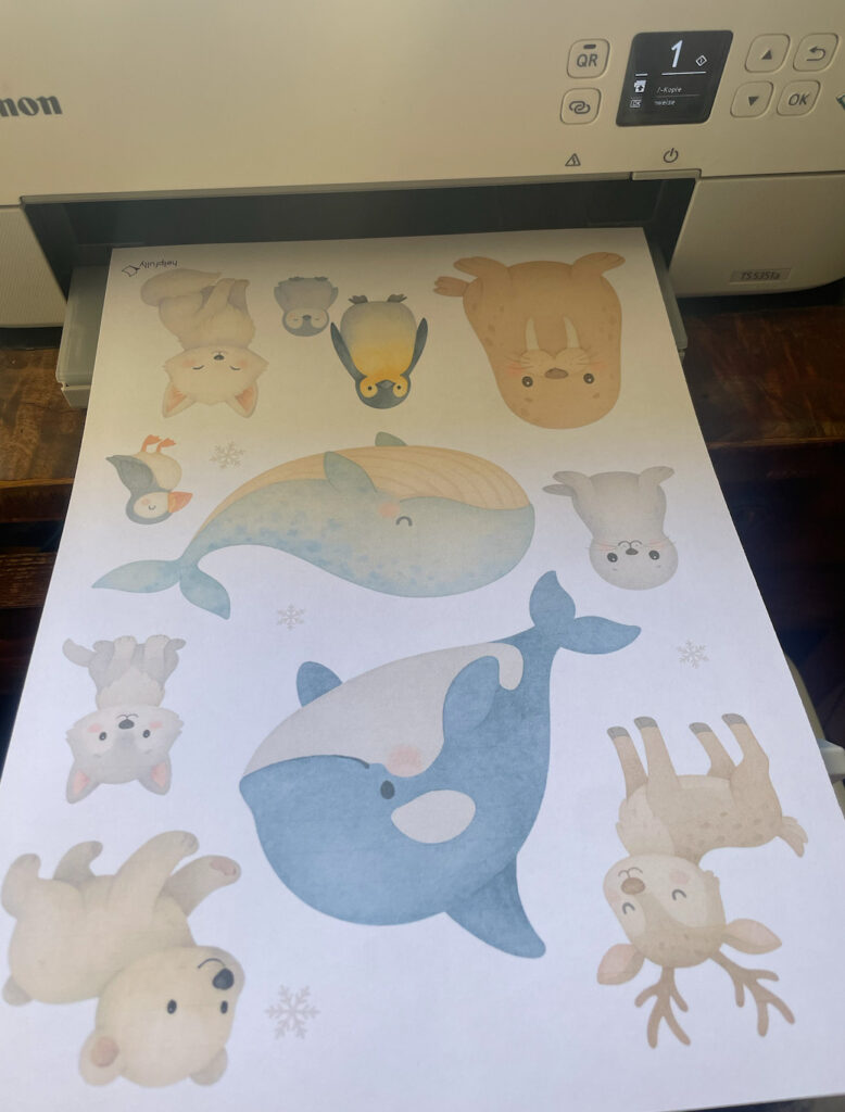mega süßes Kinderposter in Pastelltönen mit Arktistieren zum Ausdrucken