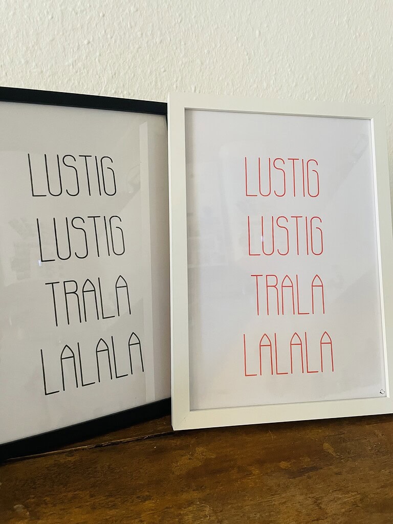 Coole A4 Poster mit Schriftzug Lustig Lustig Trala Lalala zum Ausdrucken in schwarz-weiß oder rot-weiß