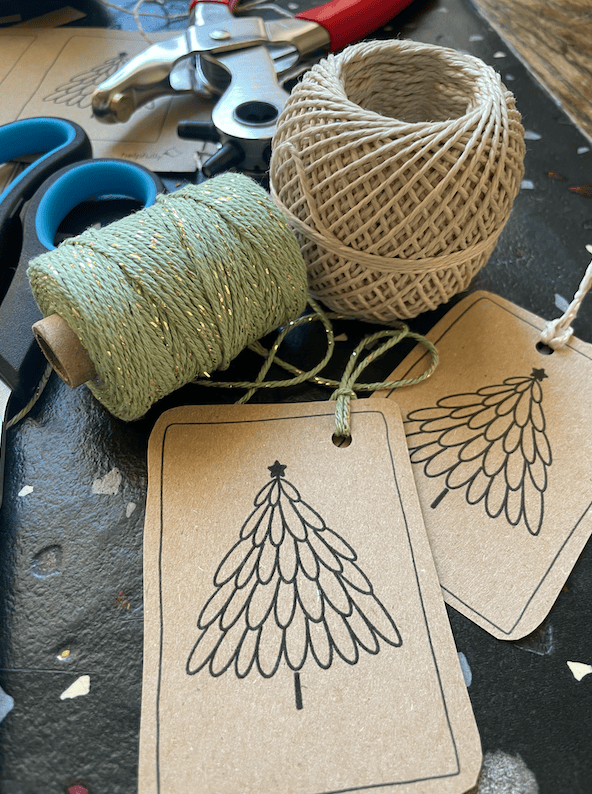 Weihnachtsanhänger für Geschenke, Karten und als Tischkarte zum Ausdrucken und Dekorieren