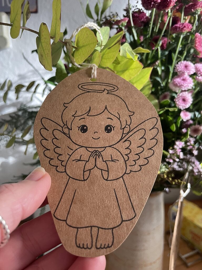 Engel-Anhänger basteln mit der Vorlage zum Ausdrucken