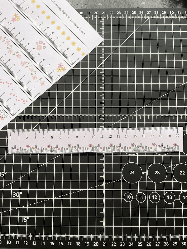 20 cm Papierlineal mit Blumendesign zum Ausdrucken
