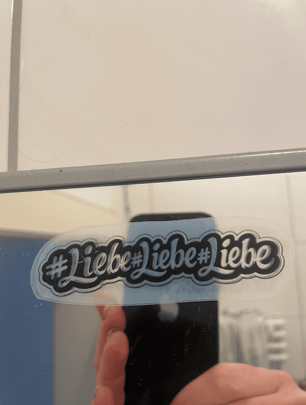 Als Sticker am Spiegel eine Liebeserklärung an dich oder deine Liebsten