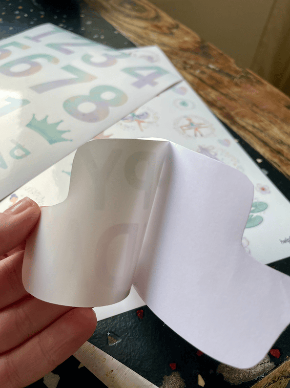 Zahlen und Happy Birthday Schriftzug hier als Aufkleber auf Folie ausgedruckt