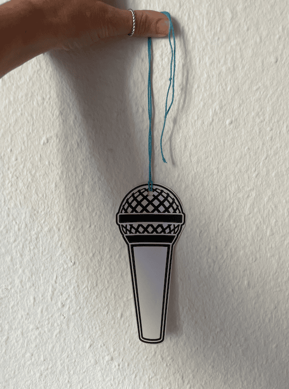 Mit einer Kordel daran, coole Idee für Fasching und Party