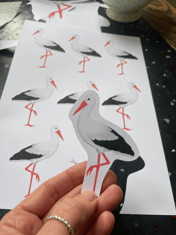 Störche zum Basteln gerne auch mit Rand ausschneiden, auch als Sticker und Bügelbild mega cool!