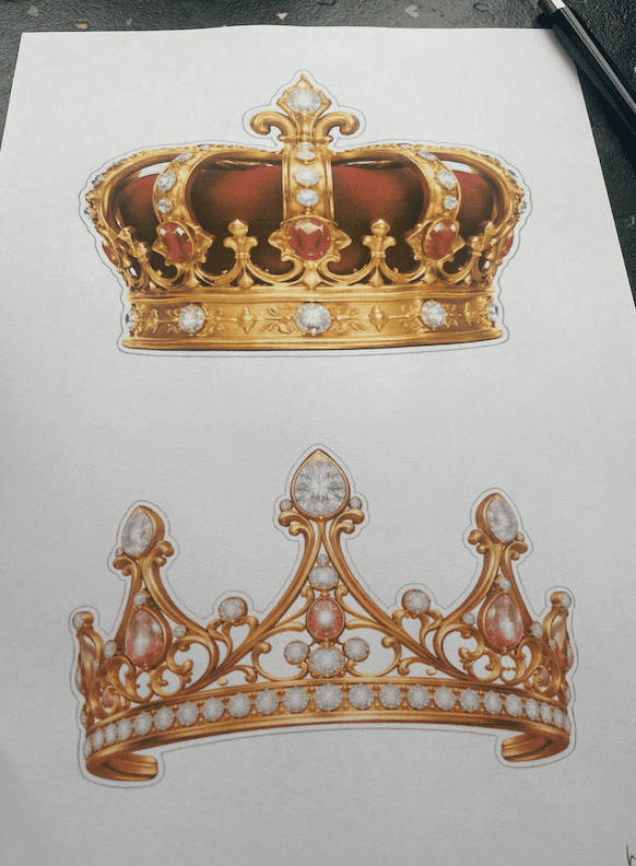 Hier auf normalem Druckerpapier ausgedruckt - zwei prunkvolle Kronen