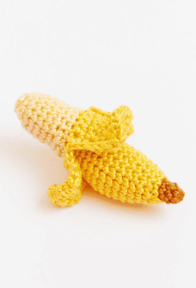 Banane häkeln - mit der Anleitung von DMC, hier gratis als PDF!