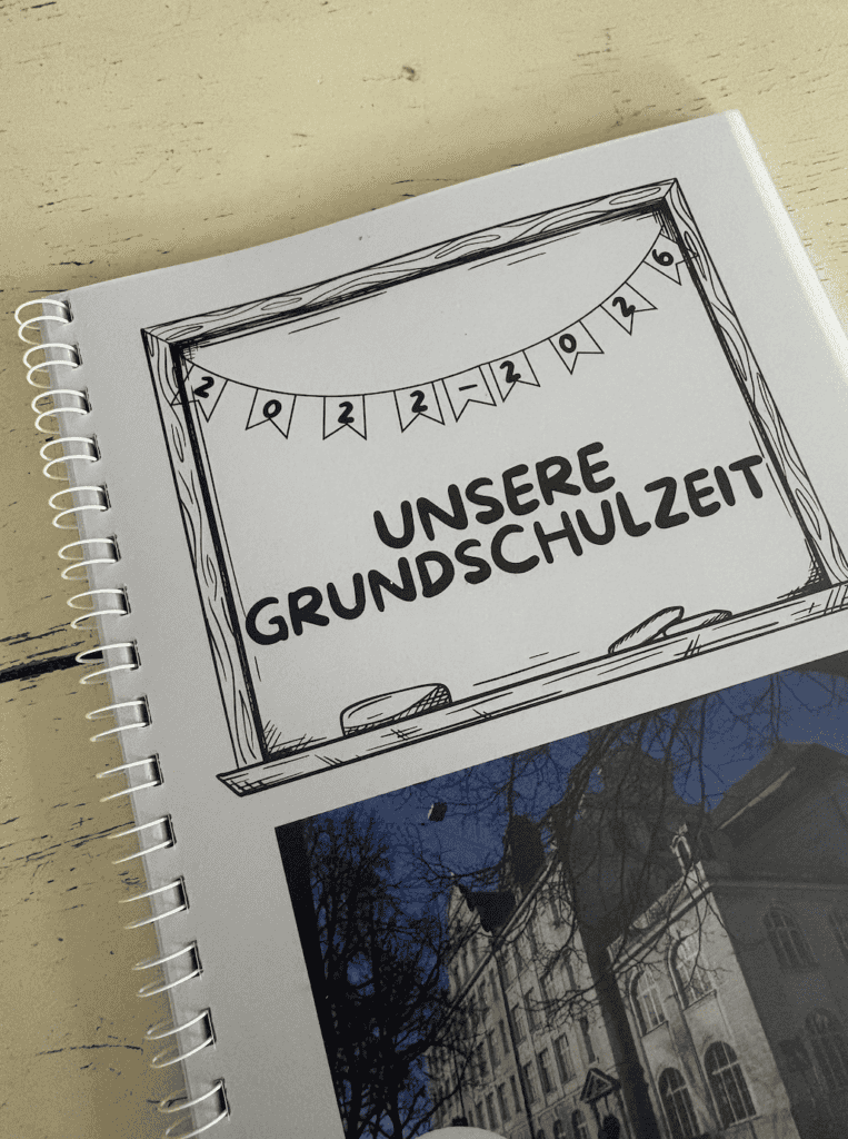 Bild von Lehrerin - selbstgemachtes Abschiedsalbum der Grundschulklasse