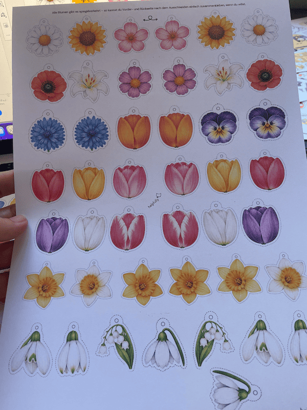 Ausgedruckte Blumen als gratis Bastelvorlage für viele DIY-Ideen!
