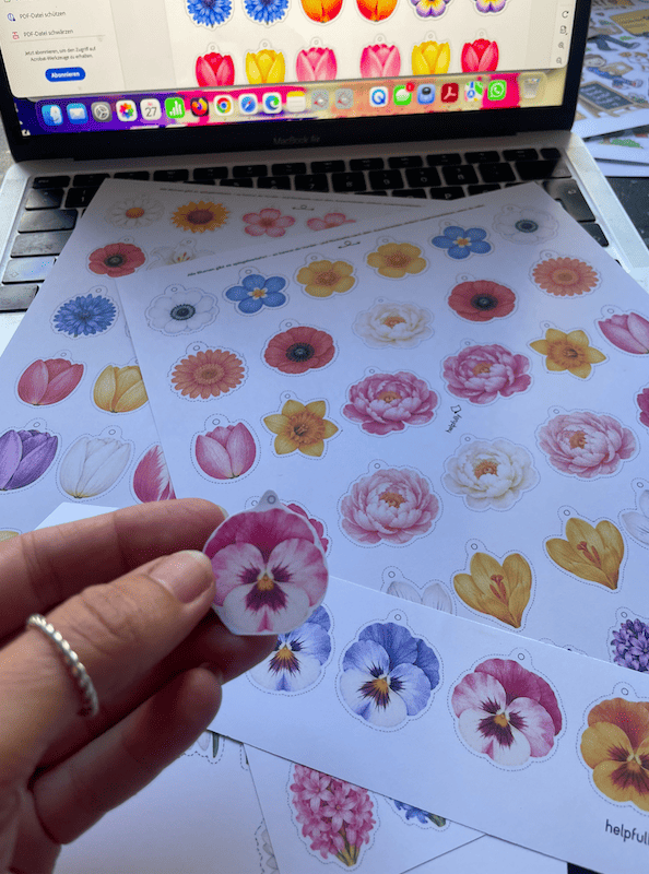Die Blumenköpfe sind zwischen 2 und 3.5 cm, tolle Deko als gratis PDF