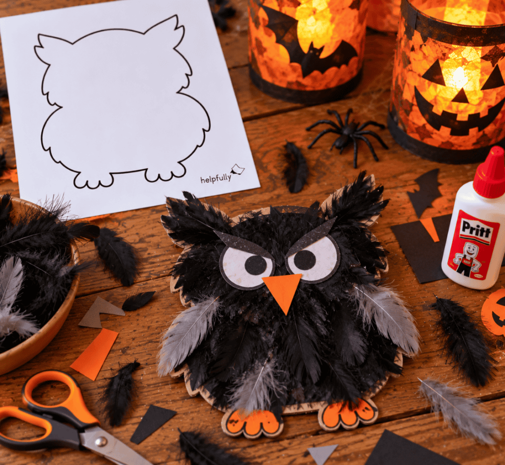 Tolle Idee zum Basteln an Halloween: Eule mit Federn